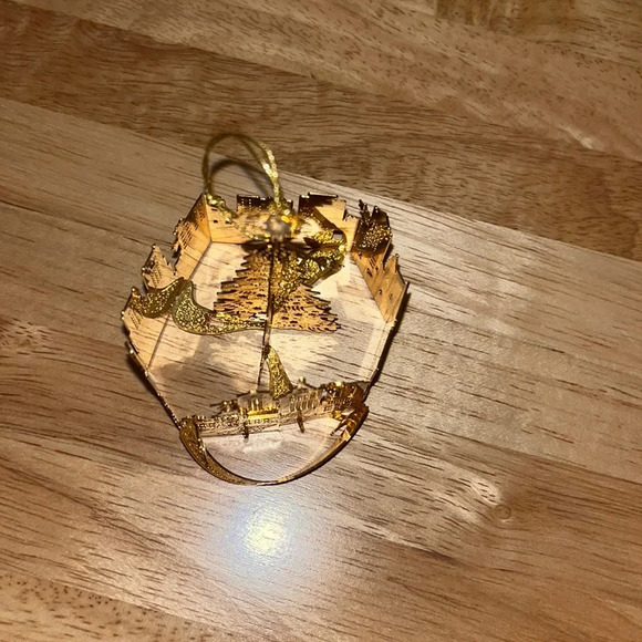 Christmas in Philadelphia Ornament Travel Christmas Gift Gold Bead Ornate Metal - Picture 3 of 4